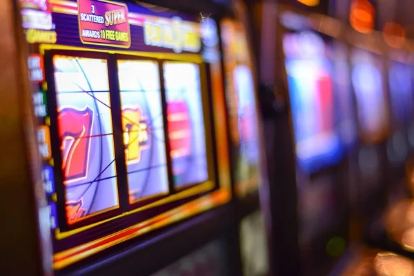 goldwin BandarQ live-dealer table with professional croupier managing cards